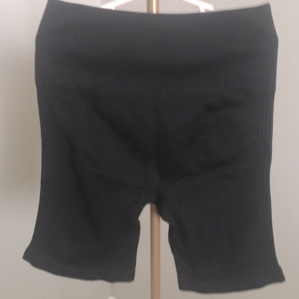 Fabletics WorkOut Shorts, black